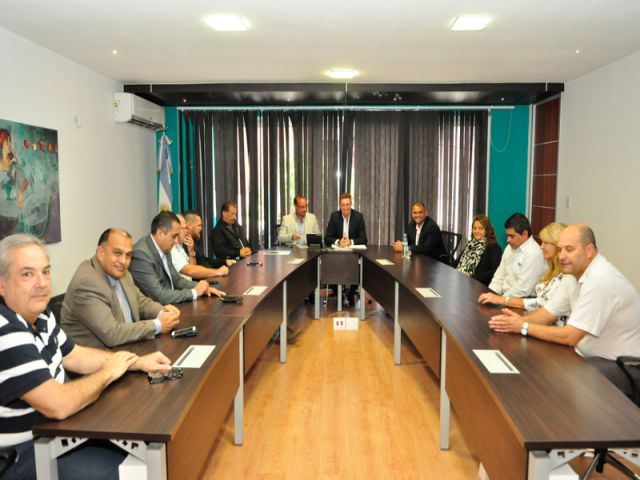 Positiva reunión con estacioneros para exigir el uso del casco en el expendio de combustibles