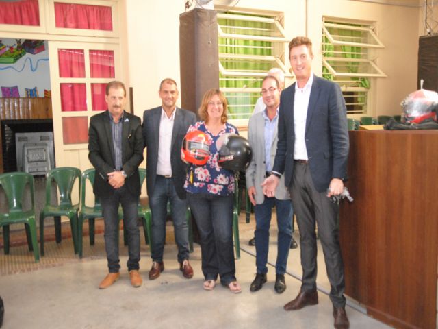 El intendente García Aresca participó de charla por uso del casco en la escuela Julio A. Roca 