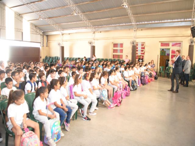 El intendente García Aresca participó de charla por uso del casco en la escuela Julio A. Roca 