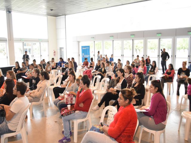 Embarazadas participaron de una jornada sobre maternidad 