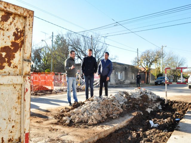 Pronta a culminarse, García Areca supervisó la obra de gas natural en barrio La Florida 