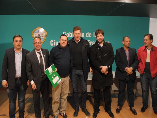 García Aresca entregó 31 nuevas escrituras sociales a vecinos de  barrios La Milka y Parque  