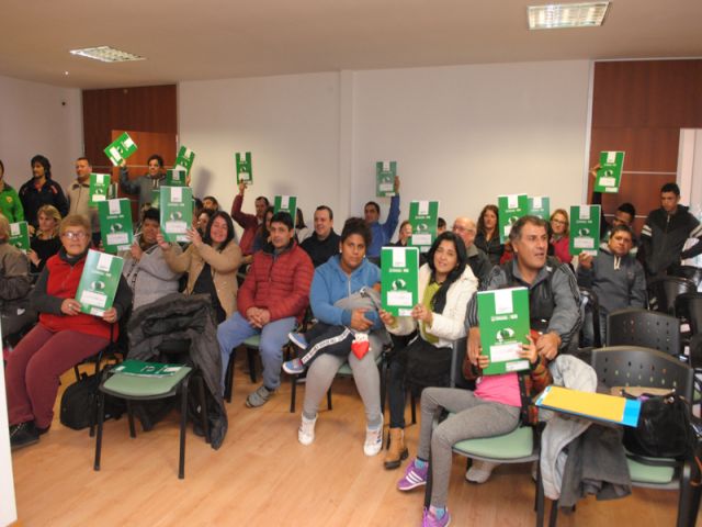 García Aresca entregó 31 nuevas escrituras sociales a vecinos de  barrios La Milka y Parque  