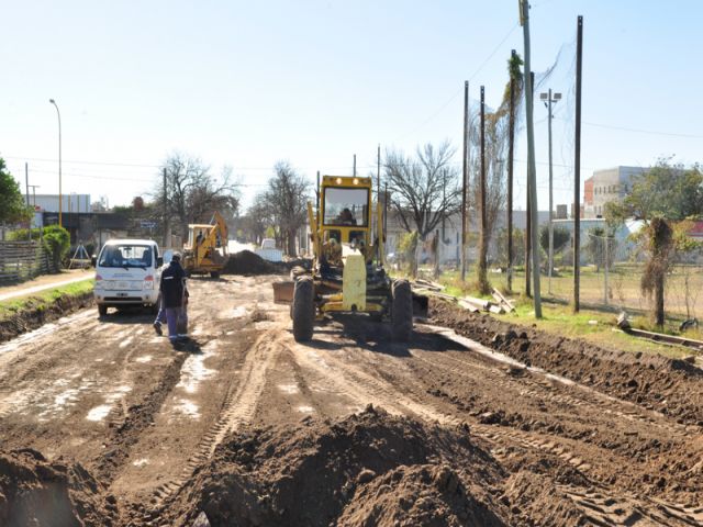 El municipio comenzó a pavimentar calle Rufino Varela