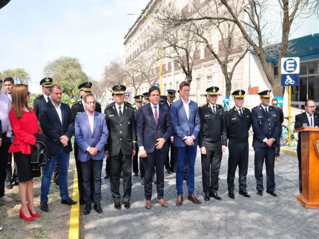 Tras la reunión del Consejo de Seguridad, se entregaron móviles policiales 