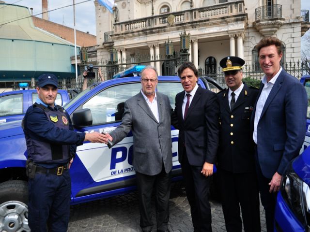 Tras la reunión del Consejo de Seguridad, se entregaron móviles policiales 