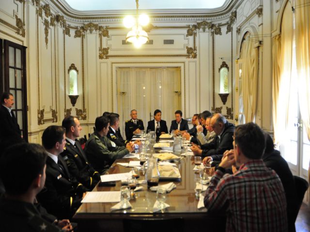 Tras la reunión del Consejo de Seguridad, se entregaron móviles policiales 