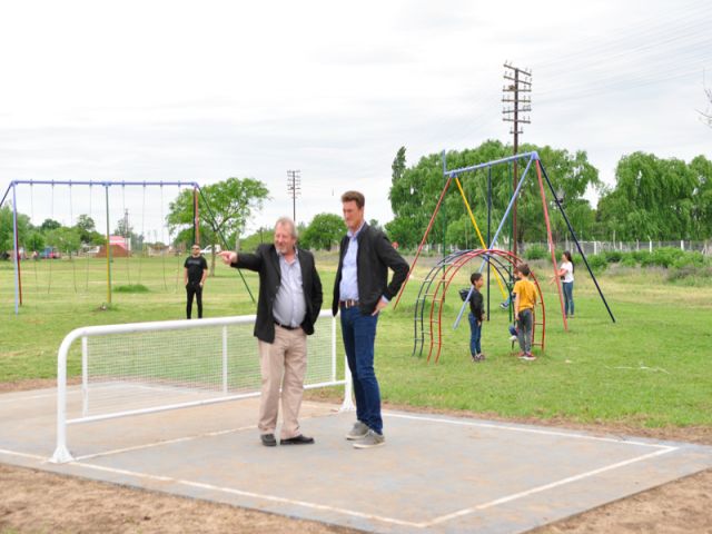Quedó inaugurado el Paseo Belgrano en barrio Sarmiento