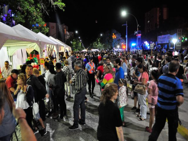 Con dos noches a puro ritmo y baile se realizó La Peatonal San Francisco 2019