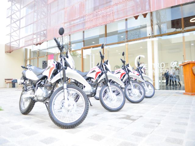 García Aresca entregó dos motos para FPA y Policía Municipal y encabezó reunión del Consejo de Seguridad