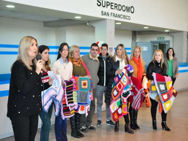 Con la entrega de lo confeccionado concluyó la campaña Al frío le ponemos corazón