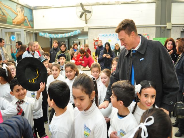 El intendente encabezó los actos por el Día de la Independencia en la Escuela José B. Iturraspe 