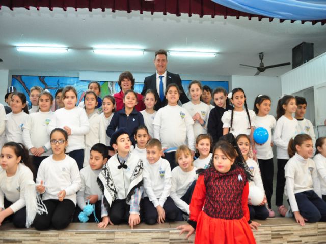 El intendente encabezó los actos por el Día de la Independencia en la Escuela José B. Iturraspe 