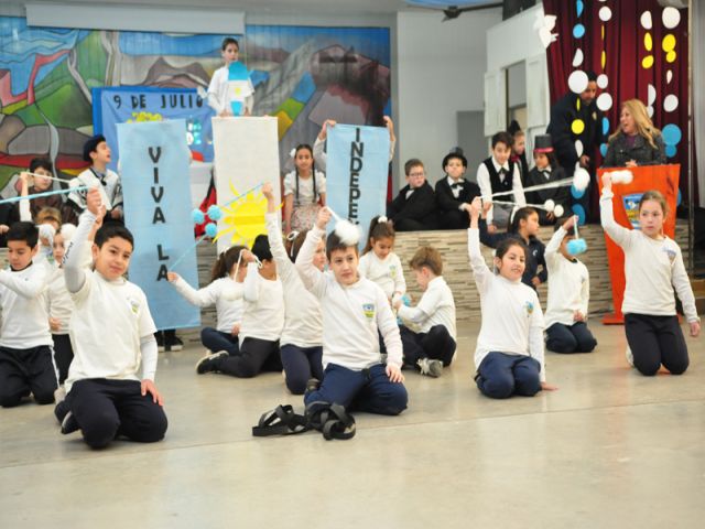 El intendente encabezó los actos por el Día de la Independencia en la Escuela José B. Iturraspe 