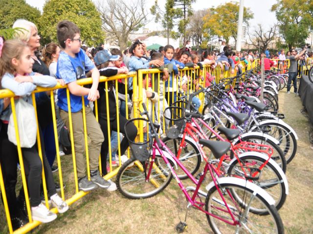 Alrededor de 10 mil personas presentes en el festejo del Día del Niño