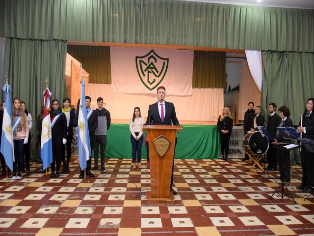 García Aresca participó del acto del Día del Maestro en la Escuela Normal