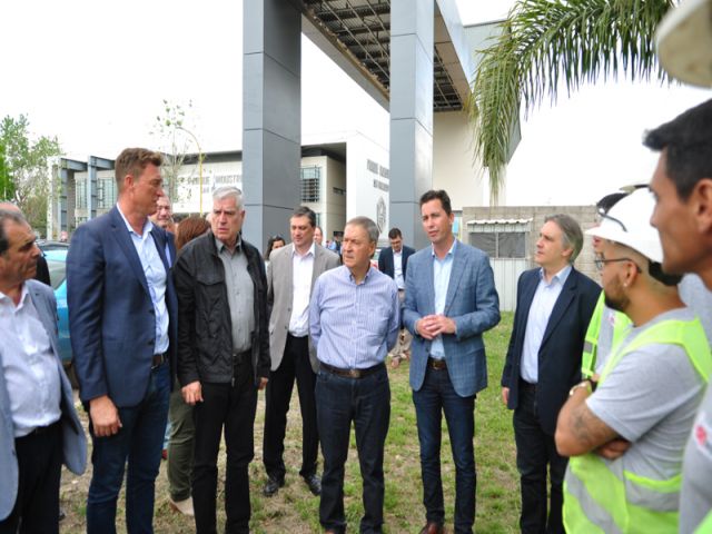 Recorrido del hospital Iturraspe, fibra óptica del parque industrial y firma de convenio para ampliación de la red cloacal