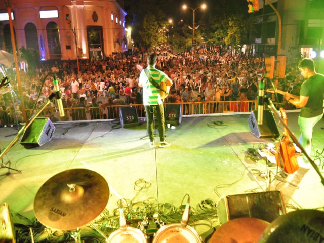 4º noche del ciclo de verano Peatonal San Francisco 2020 