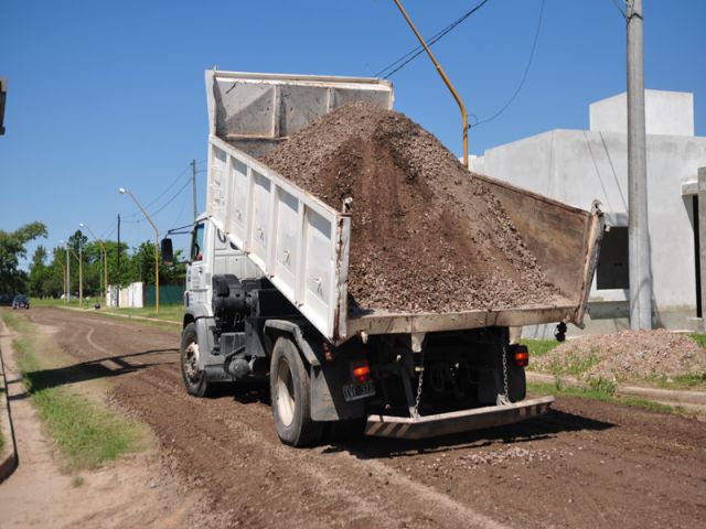 Continúan los arreglos de calles de tierra en la ciudad