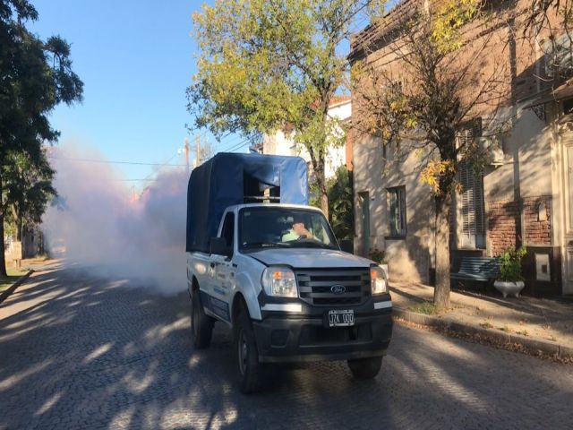 El municipio continúa con las tareas de fumigación en distintos sectores de la ciudad
