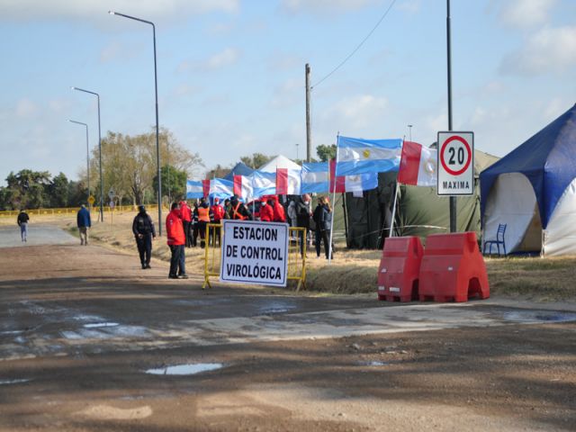 Autoridades provinciales junto al intendente municipal recorrieron la estación de control virológico