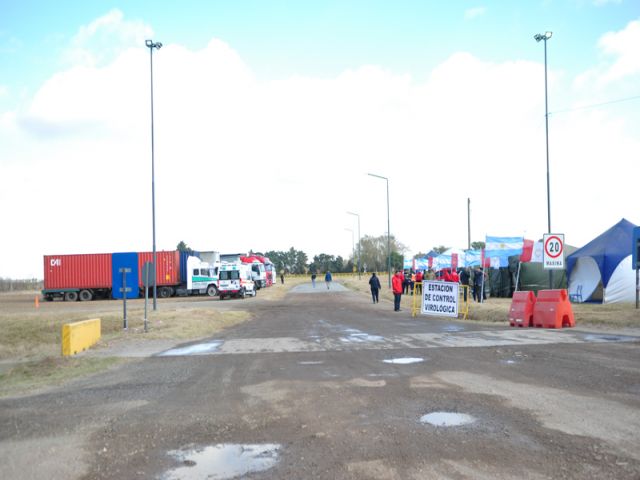 Autoridades provinciales junto al intendente municipal recorrieron la estación de control virológico