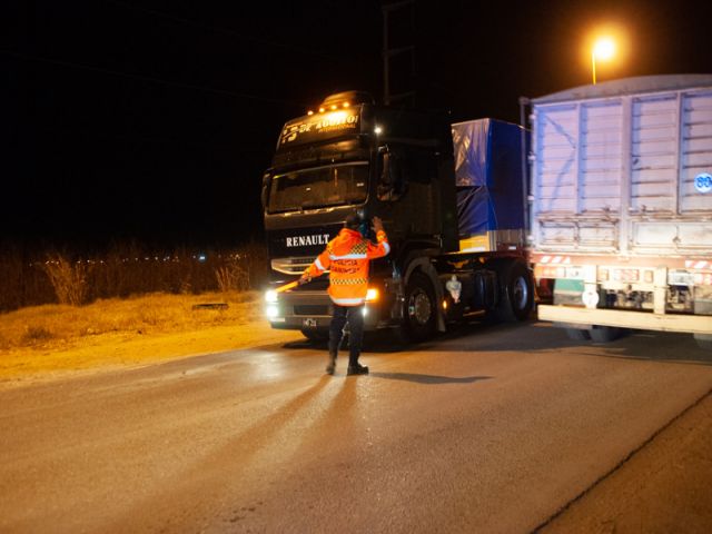 García Aresca junto al ministro de Seguridad provincial recorrieron el puesto de control de acceso a la provincia