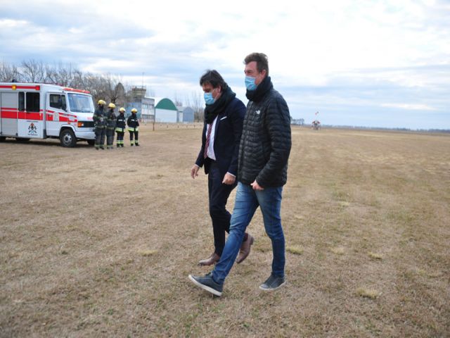 García Aresca junto al ministro de Seguridad provincial recorrieron el puesto de control de acceso a la provincia