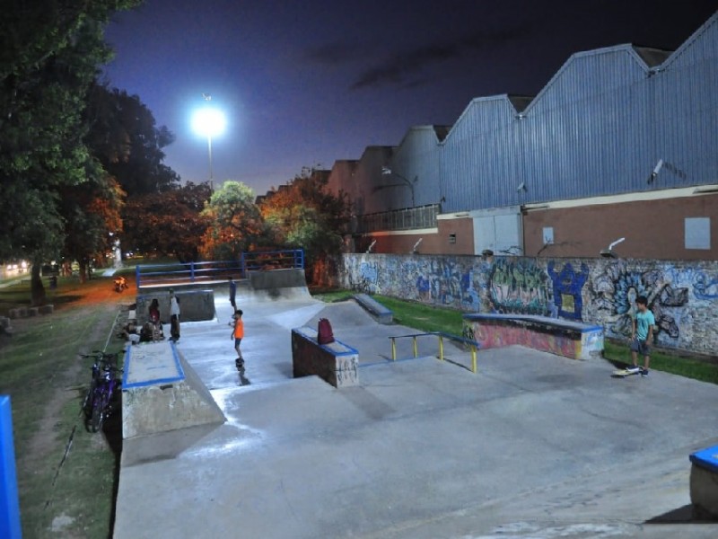 Con iluminación LED se refuncionalizó el Skatepark