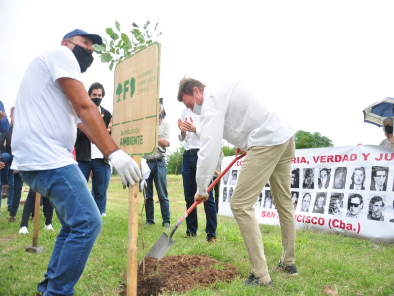 García Aresca participó de la inauguración del Bosque de la Memoria 