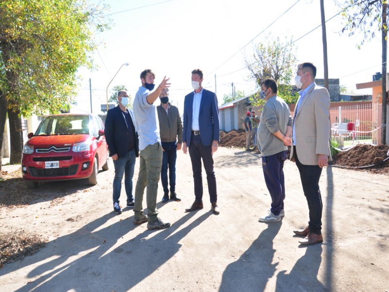 El intendente supervisó el comienzo de la obra de cloacas en barrio La Milka 