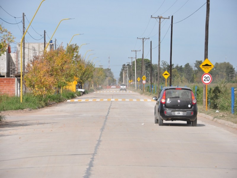 García Aresca habilitó el primer tramo de pavimentación de Av. de la Universidad