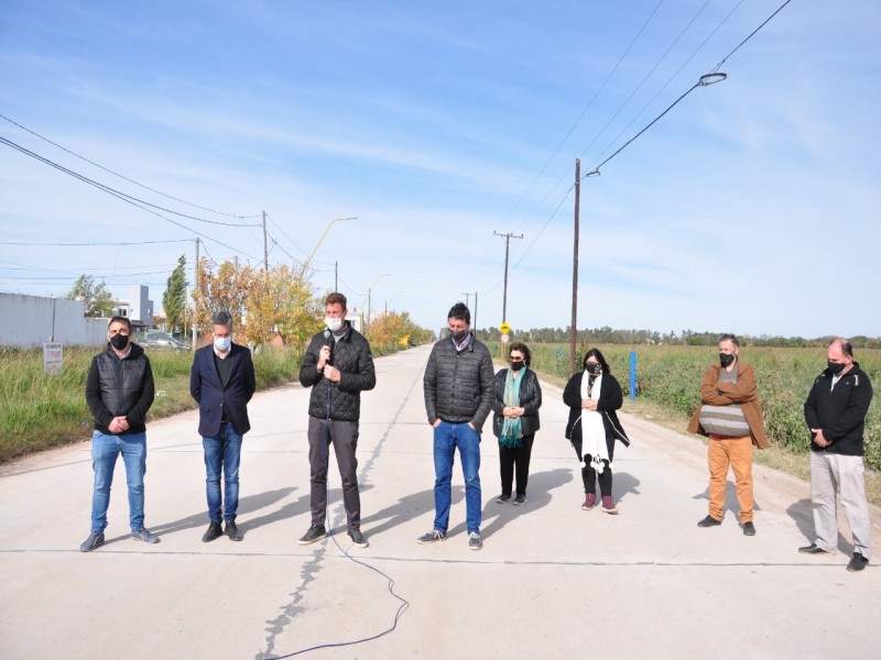 García Aresca habilitó el primer tramo de pavimentación de Av. de la Universidad