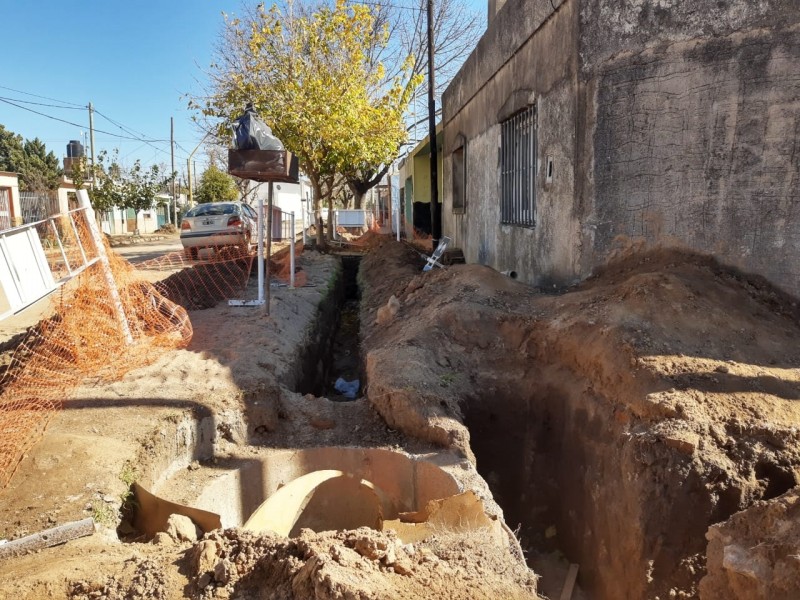 En dos frentes simultáneos avanza la cloaca en La Milka