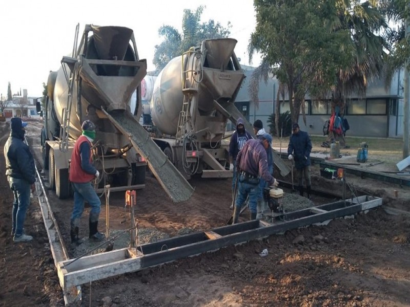 Comenzó la pavimentación de calle Las Margaritas 