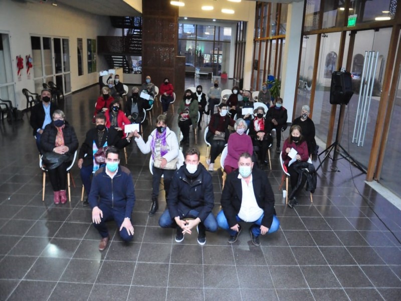 García Aresca entregó subsidios a los centros de jubilados de la ciudad  y anunció la apertura de los talleres para adultos mayores a partir de septiembre