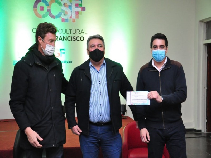 García Aresca entregó subsidios a los centros de jubilados de la ciudad  y anunció la apertura de los talleres para adultos mayores a partir de septiembre