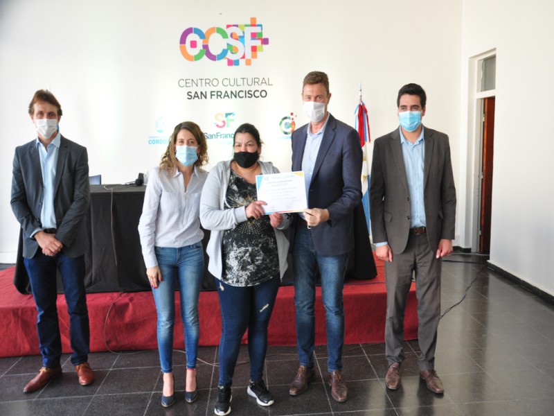97 vecinos de nuestra ciudad recibieron microcréditos Banco de la Gente