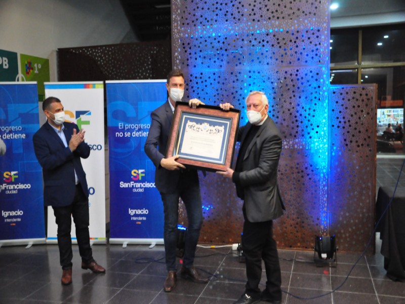 García Aresca inauguró la Muestra Fotográfica 