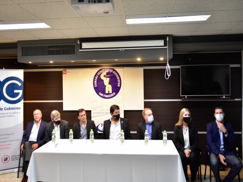 Se entregaron  certificados del Diplomado en Organización y Gestión del Comercio Automotor