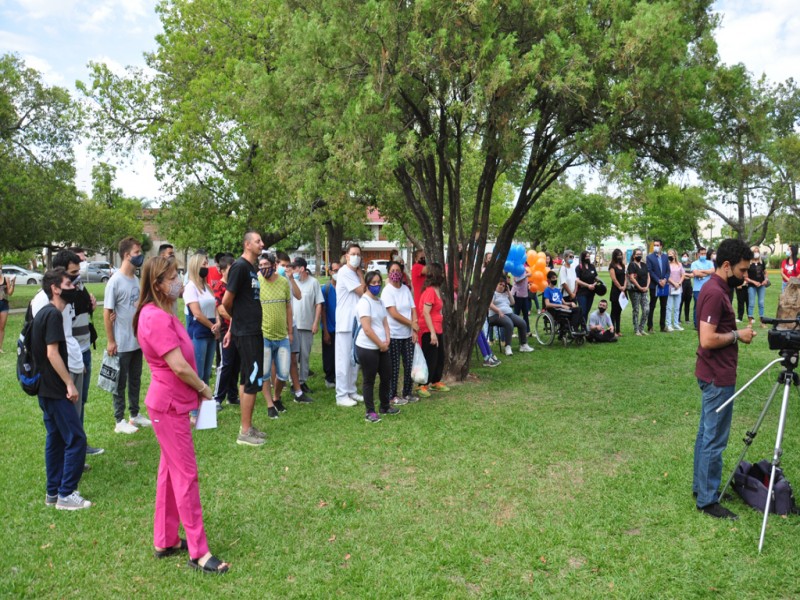 Suelta de globos y canto en el Día Internacional de las Personas con Discapacidad