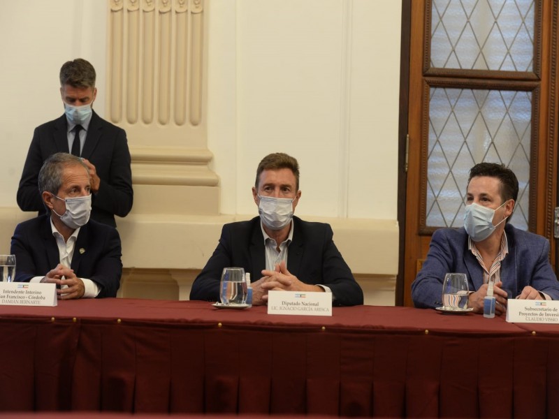 Bernarte participó de la firma del convenio para  la obra del acueducto interprovincial Santa Fe-Córdoba