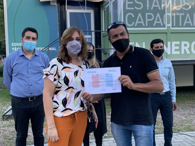 Entregaron certificados a quienes se capacitaron sobre Energías Renovables