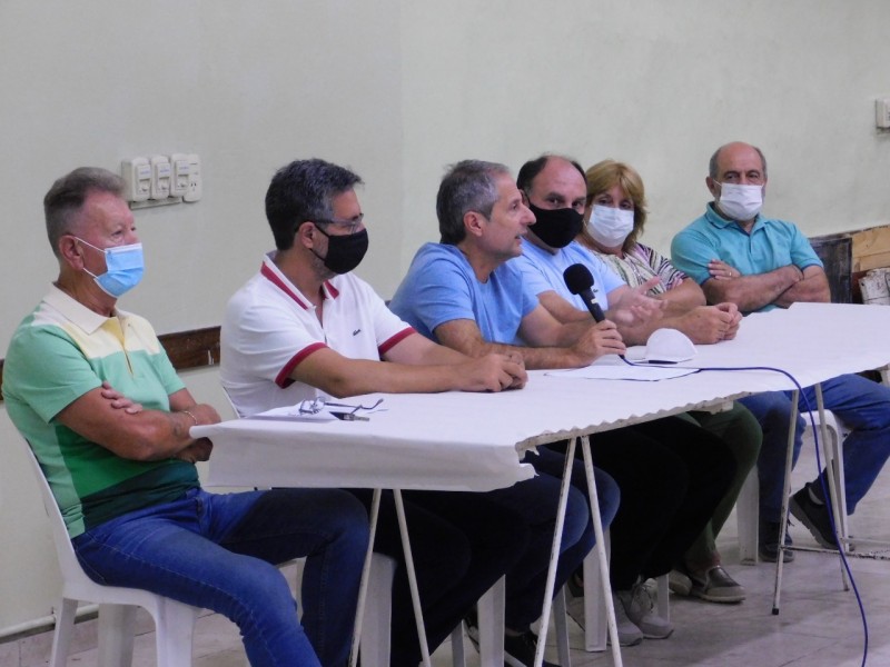 El intendente con vecinalistas: 