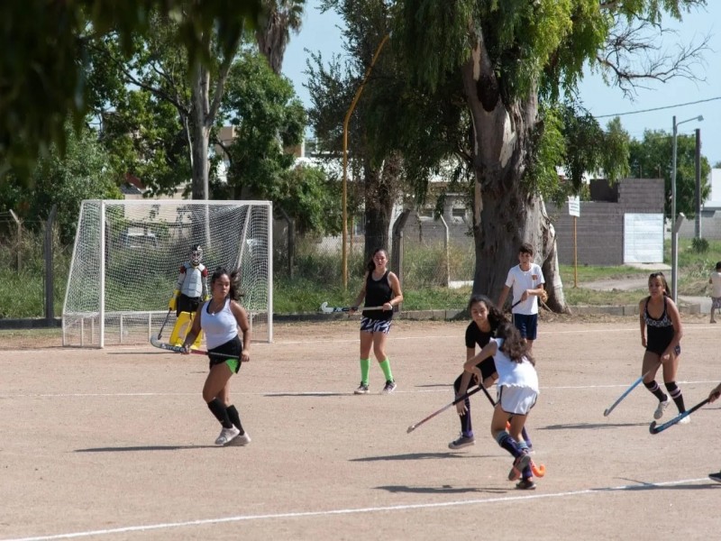 El Polideportivo Municipal ya cuenta con su cancha de hockey