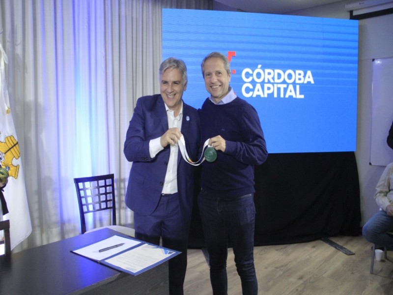 Invitado por Llaryora, el intendente Damián Bernarte firmó la adhesión a la Red Iberoamericana de Gobiernos y Ciudades Circulares