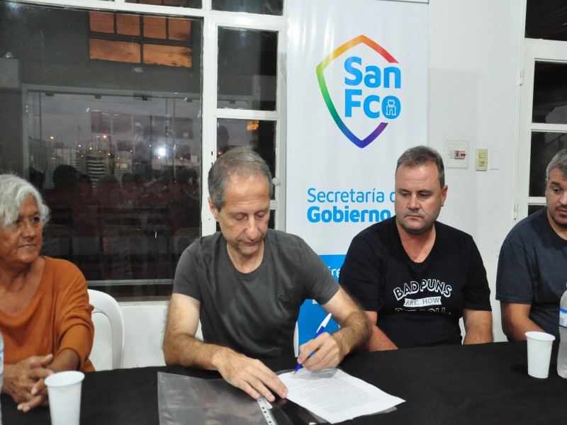 Se anunció el Plan de Natación para el Adulto Mayor