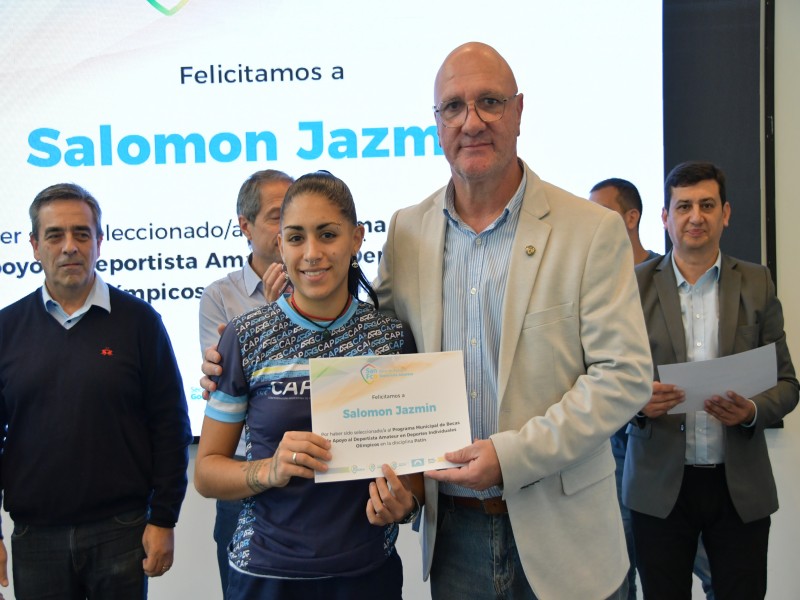 Se entregaron 40 becas de apoyo al deportista amateur