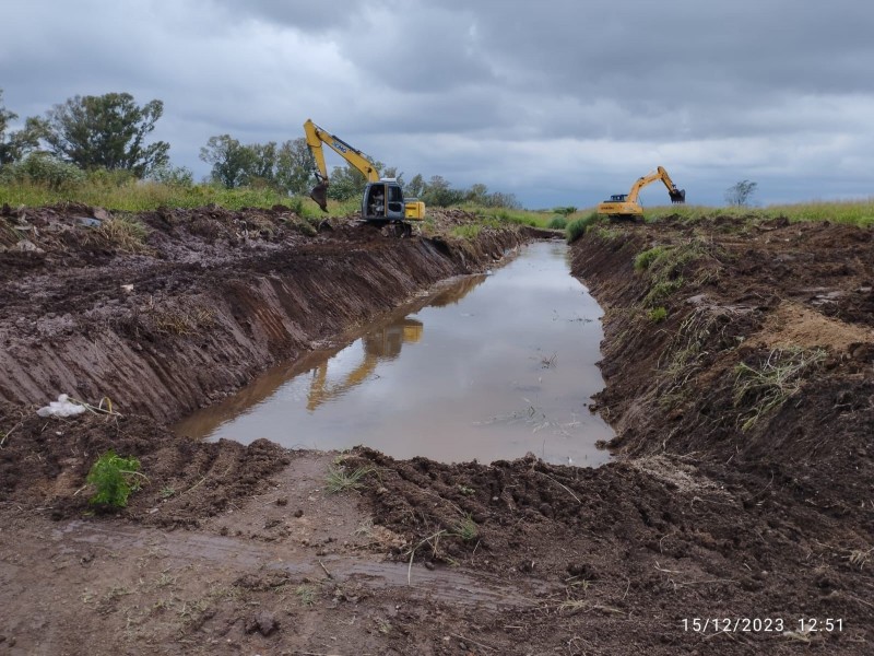 La municipalidad continúa trabajando en los canales de desagües