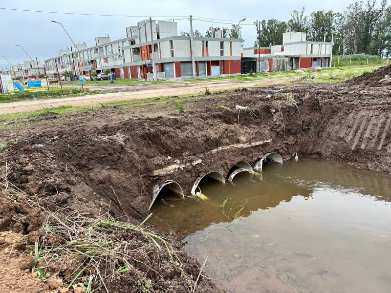 La municipalidad continúa trabajando en los canales de desagües